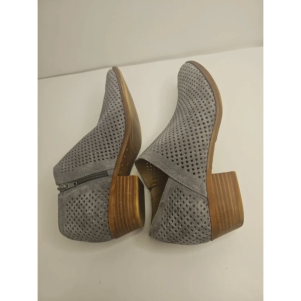 Lucky Brand Baylah Perforated Suede Ankle Booties Size 9.5 Womens Gray Low Boots